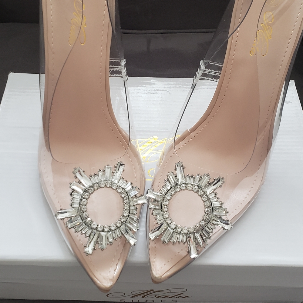 Clear Brooch Pump